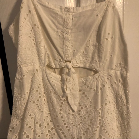 Lulu’s White Eyelet Romper - Picture 2 of 3